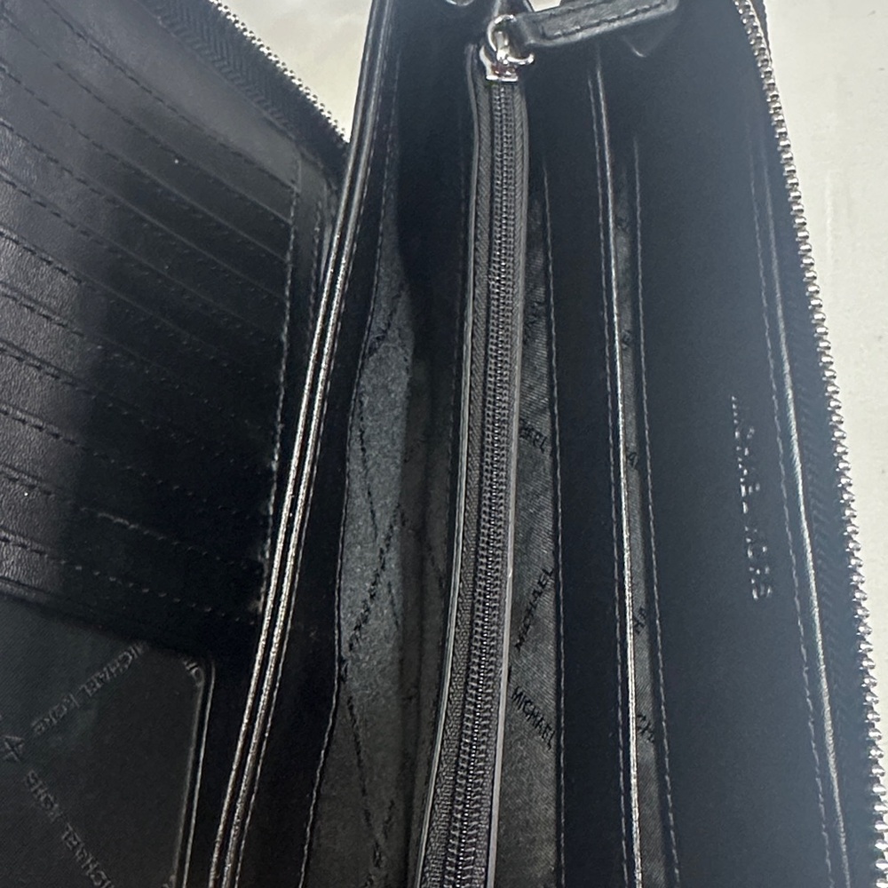Michael Kors Jet Set Black Zip-Around Wallet - Picture 4 of 4